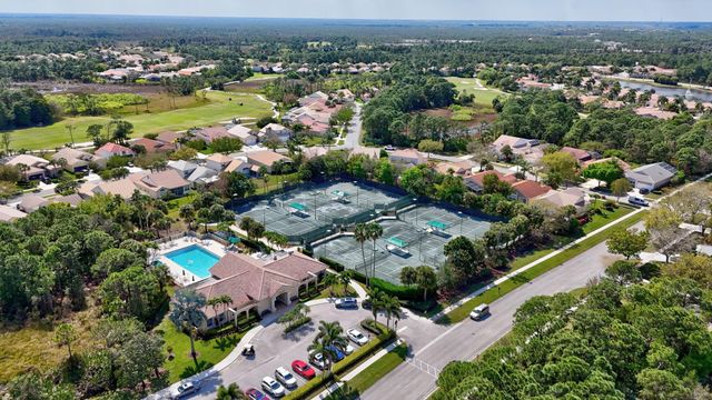 6848 SE Twin Oaks Cir, Stuart, FL 34997