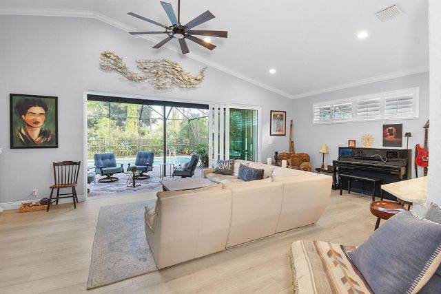 6848 SE Twin Oaks Cir, Stuart, FL 34997