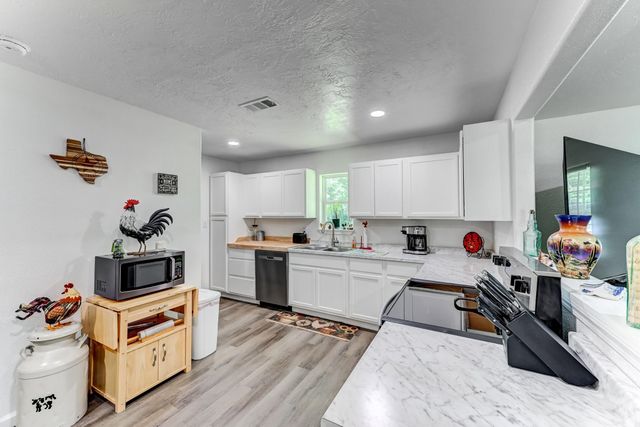 140 County Road 2005, Liberty, TX 77575