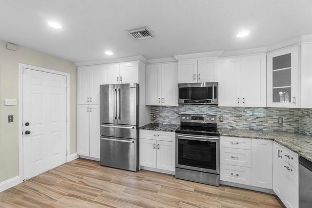 1215 E LANCEWOOD Place, Delray Beach, FL 33445