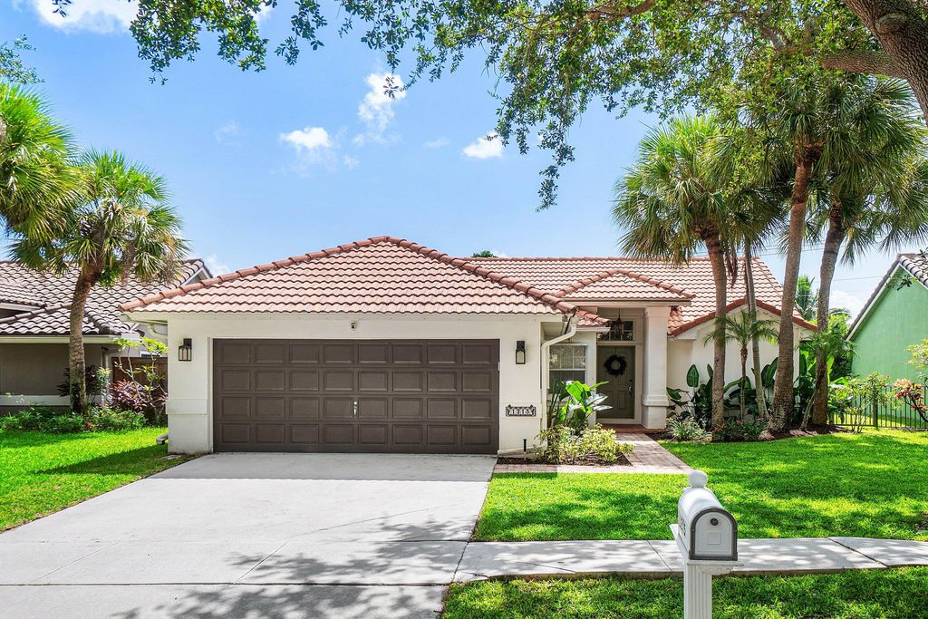 1215 E LANCEWOOD Place, Delray Beach, FL 33445