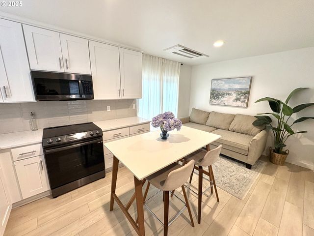 6 Ne 74TH Ave unit B, Portland, OR 97213