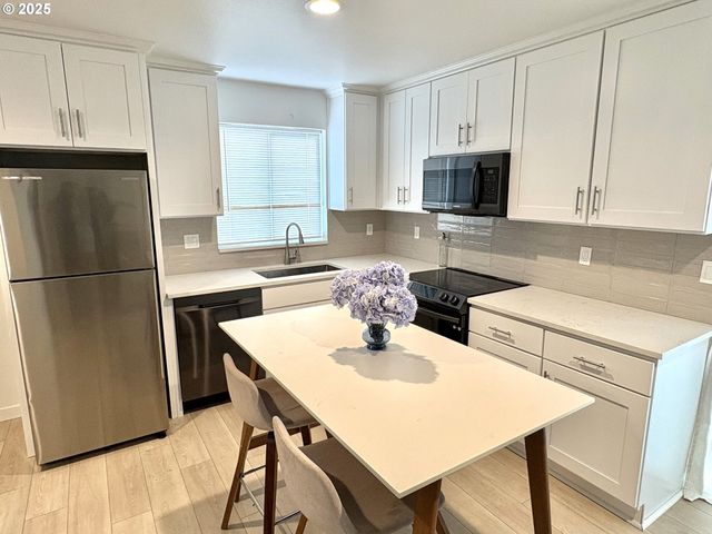 6 Ne 74TH Ave unit B, Portland, OR 97213