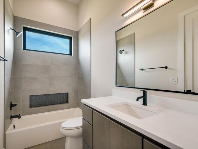 109 Island CT, Horseshoe Bay, TX 78657
