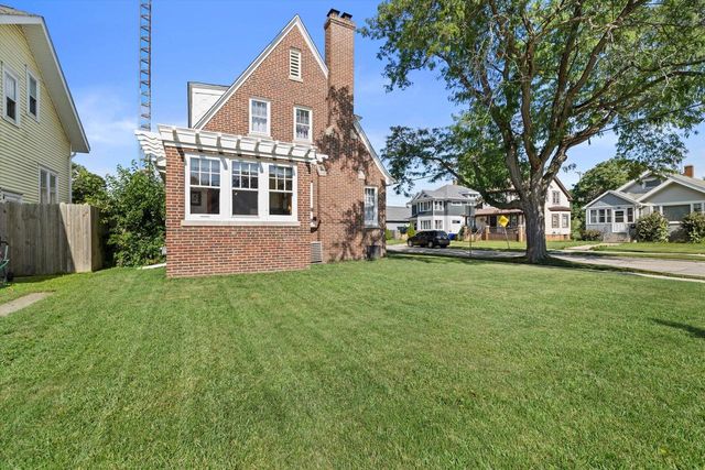 2305 71st STREET, Kenosha, WI 53143
