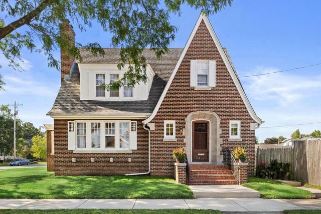 2305 71st STREET, Kenosha, WI 53143