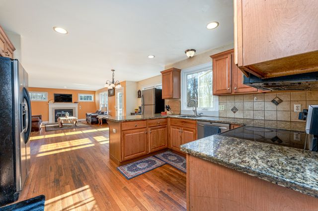 16 Founders Way, Orange, CT 06477