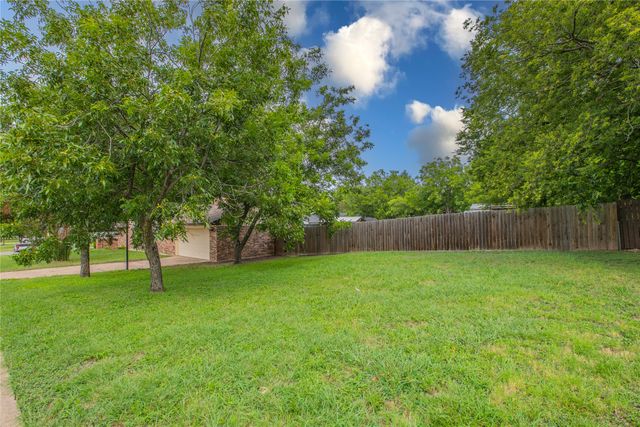 1311 Glenhaven Drive, Cleburne, TX 76033