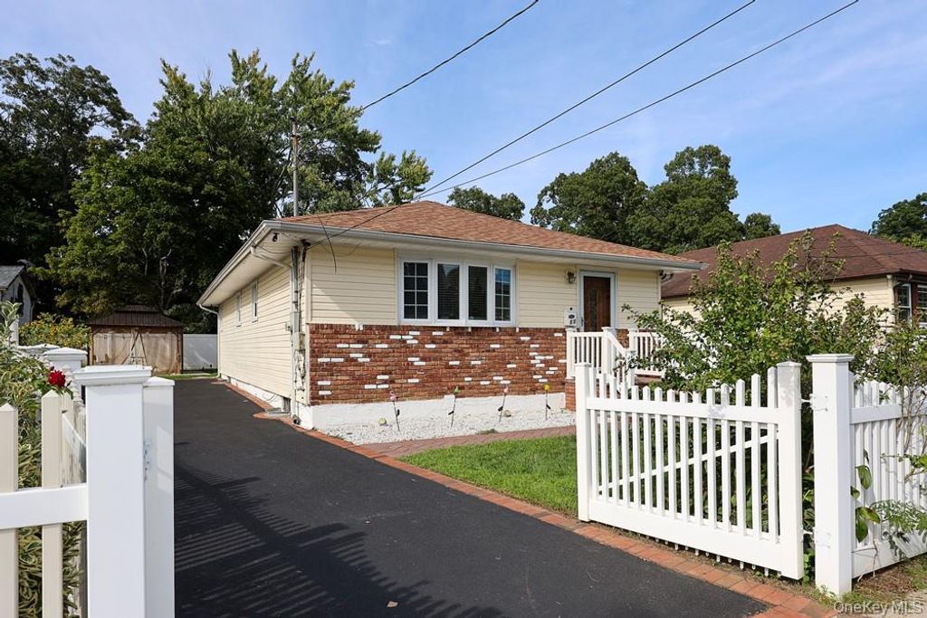 11 Valentine Street, Roosevelt, NY 11575 — photo 2