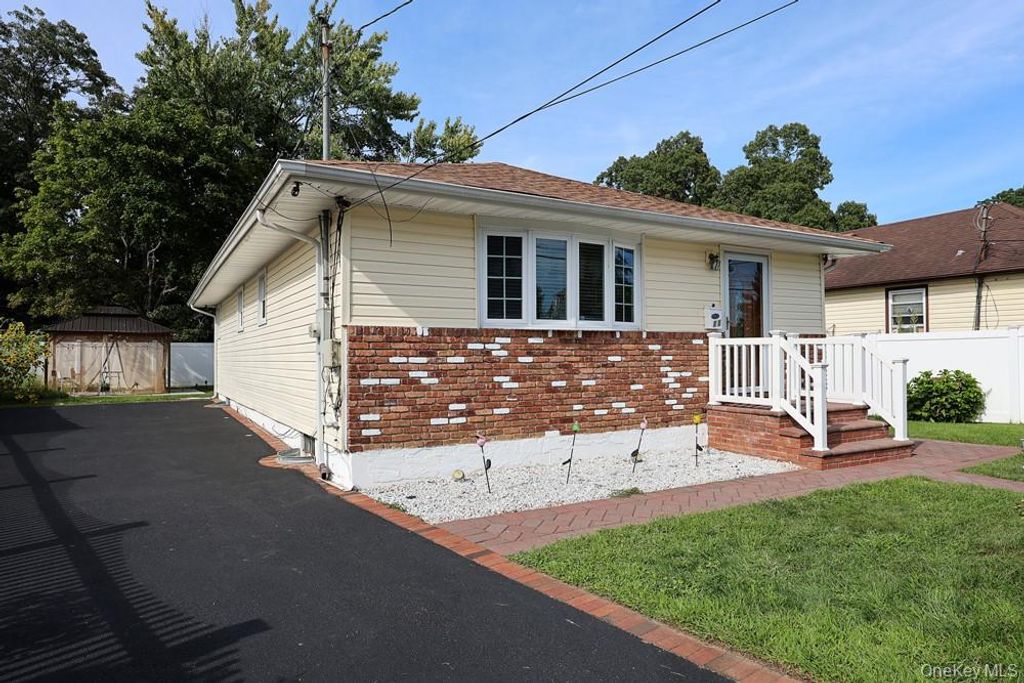 11 Valentine Street, Roosevelt, NY 11575 — photo 3