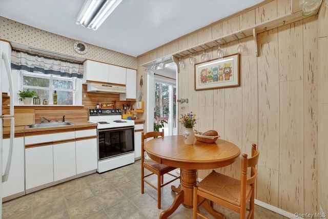 2954 Meadowcrest Drive, Yorktown Heights, NY 10598