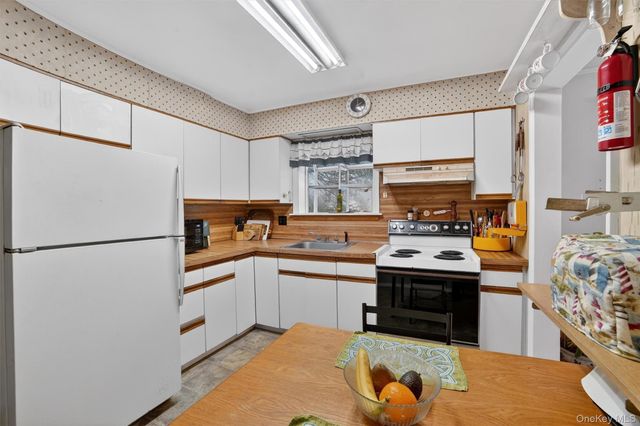 2954 Meadowcrest Drive, Yorktown Heights, NY 10598