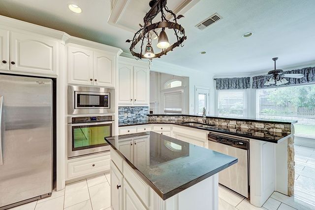 2804 Vermont Court, Arlington, TX 76001