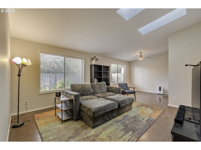 211 Se 33RD Ave, Hillsboro, OR 97123