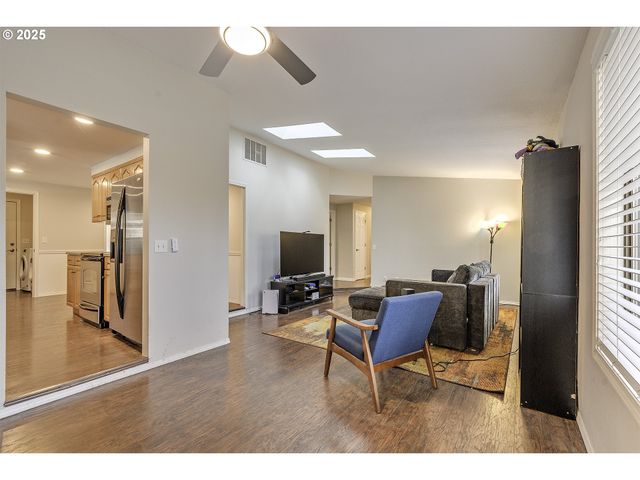 211 Se 33RD Ave, Hillsboro, OR 97123