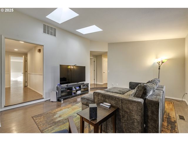 211 Se 33RD Ave, Hillsboro, OR 97123