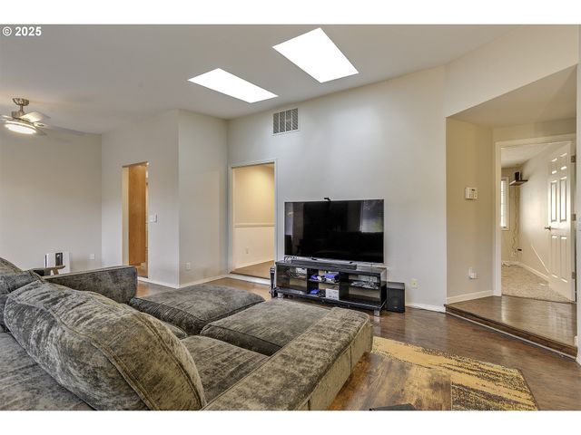 211 Se 33RD Ave, Hillsboro, OR 97123