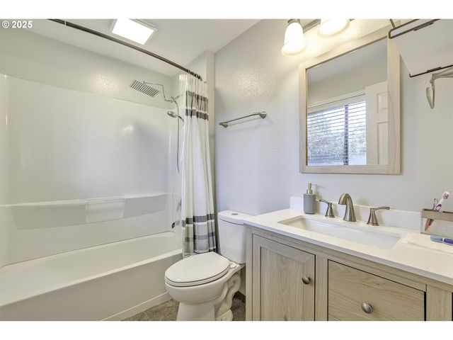 211 Se 33RD Ave, Hillsboro, OR 97123