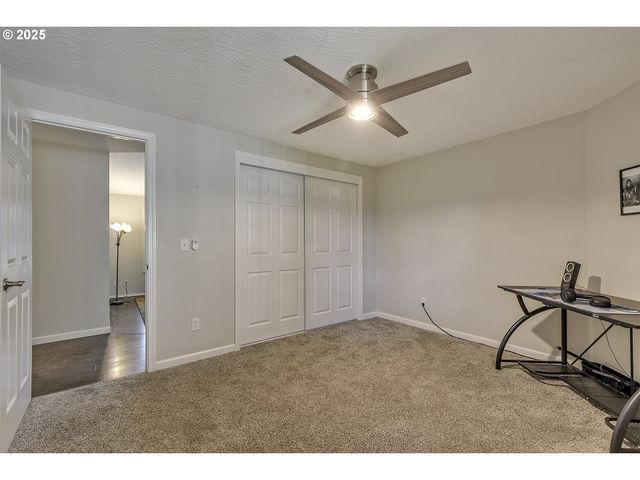 211 Se 33RD Ave, Hillsboro, OR 97123