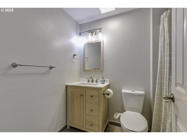 211 Se 33RD Ave, Hillsboro, OR 97123