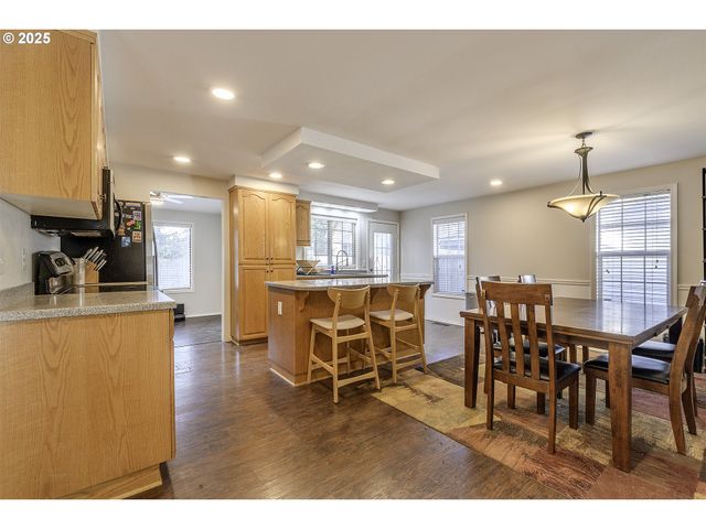 211 Se 33RD Ave, Hillsboro, OR 97123