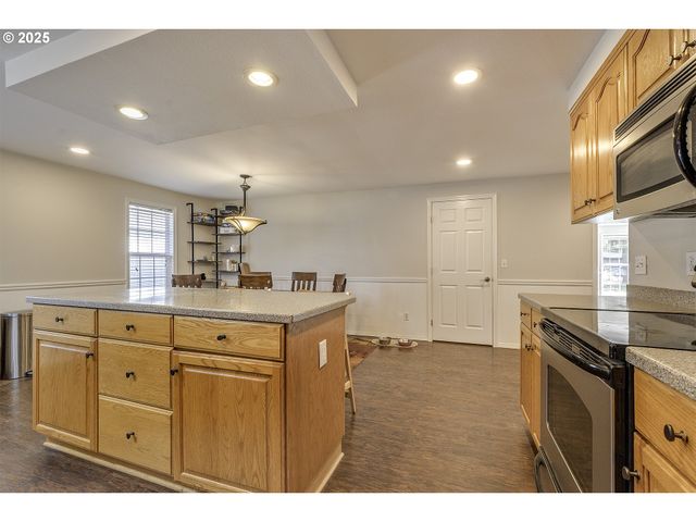 211 Se 33RD Ave, Hillsboro, OR 97123