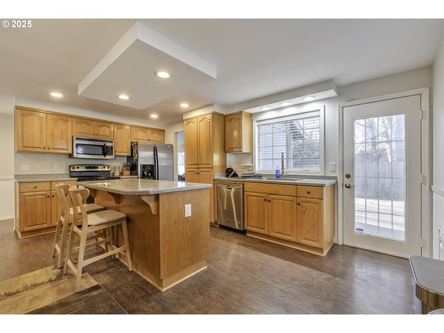 211 Se 33RD Ave, Hillsboro, OR 97123