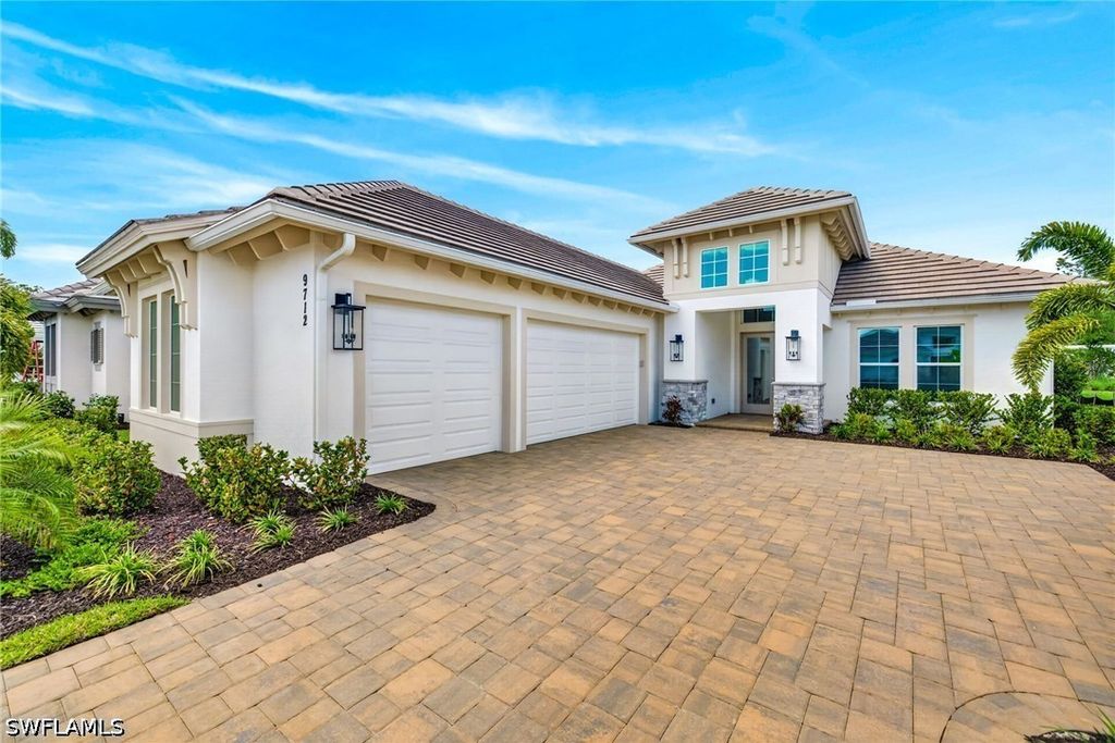 9712 Moonflower LN, Naples, FL 34114