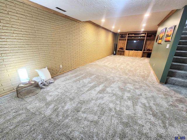 6916 Bernese Boulevard, Lincoln, NE 68516