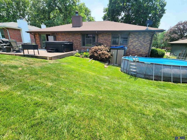 6916 Bernese Boulevard, Lincoln, NE 68516