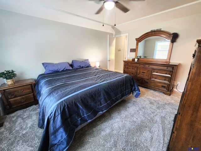 6916 Bernese Boulevard, Lincoln, NE 68516