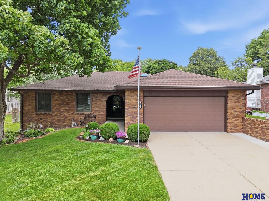 6916 Bernese Boulevard, Lincoln, NE 68516