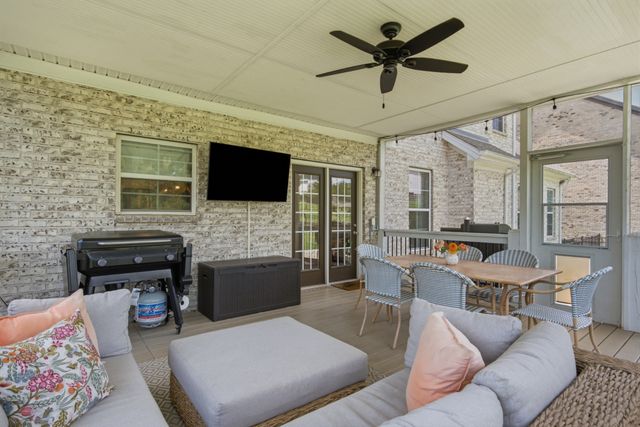269 Crooked Creek Ln, Hendersonville, TN 37075