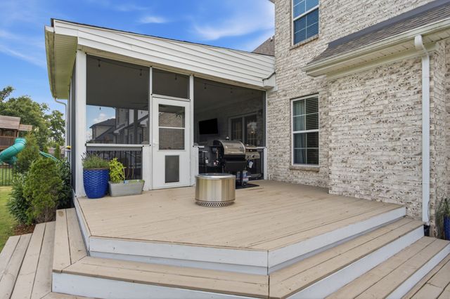 269 Crooked Creek Ln, Hendersonville, TN 37075