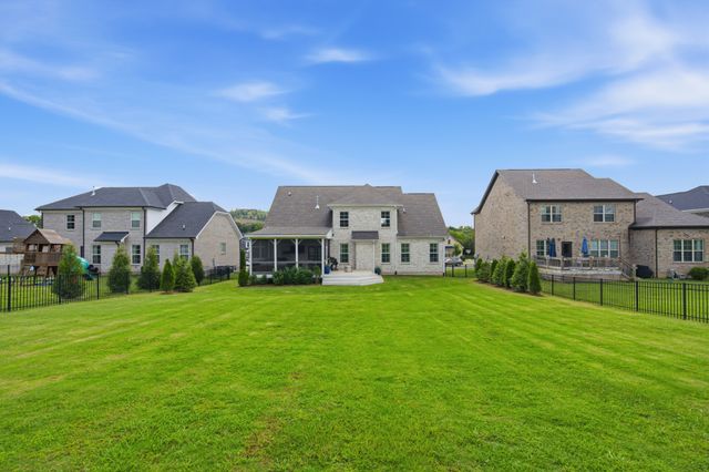 269 Crooked Creek Ln, Hendersonville, TN 37075