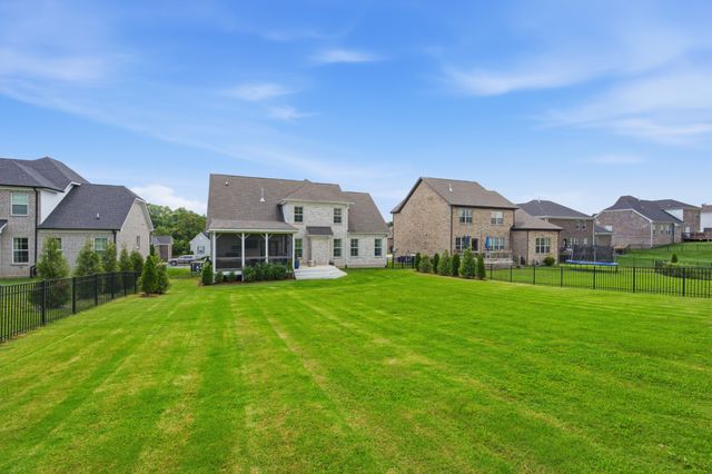 269 Crooked Creek Ln, Hendersonville, TN 37075
