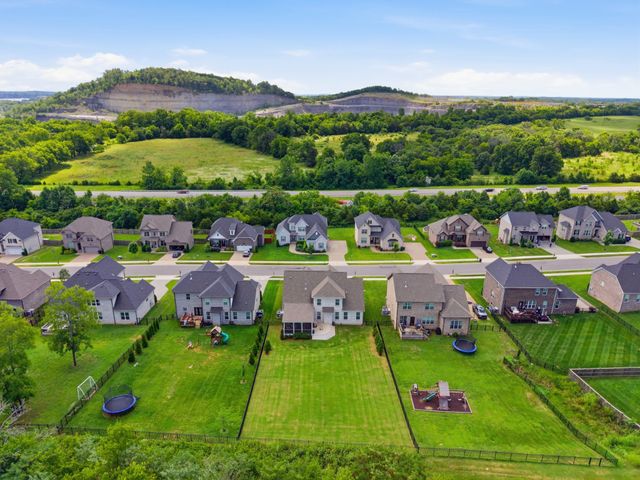 269 Crooked Creek Ln, Hendersonville, TN 37075