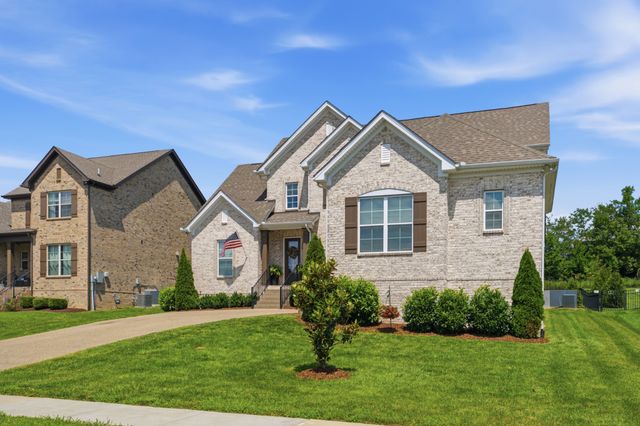 269 Crooked Creek Ln, Hendersonville, TN 37075