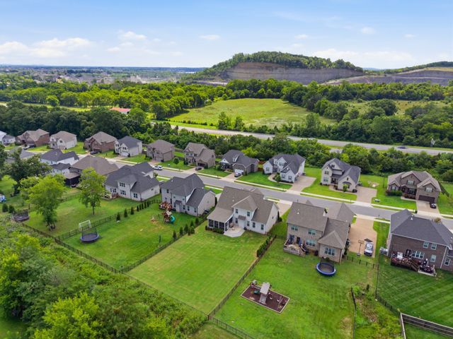269 Crooked Creek Ln, Hendersonville, TN 37075