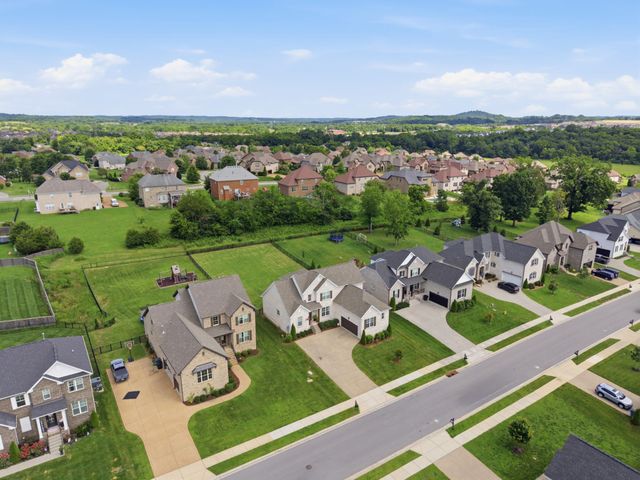 269 Crooked Creek Ln, Hendersonville, TN 37075