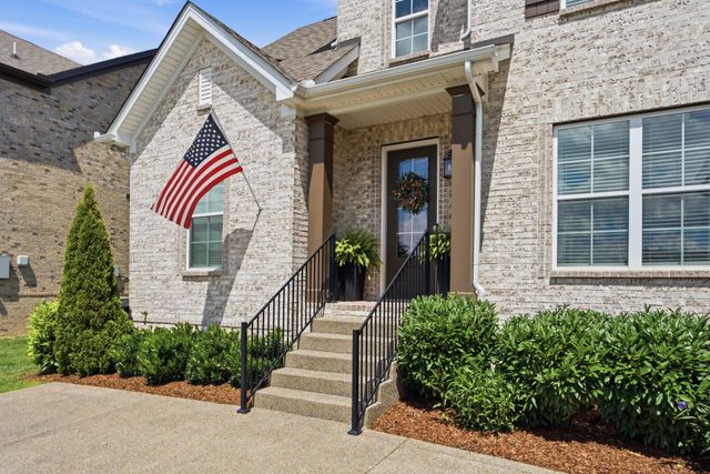 269 Crooked Creek Ln, Hendersonville, TN 37075