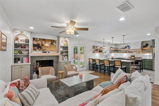 11555 Cromwell Circle, Dallas, TX 75229