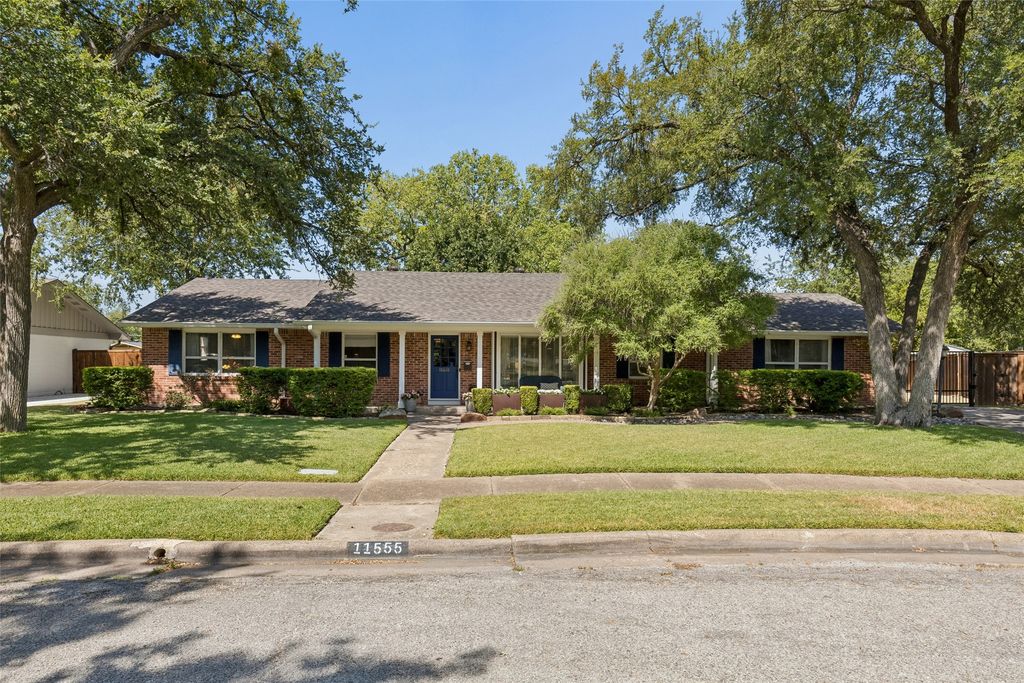 11555 Cromwell Circle, Dallas, TX 75229