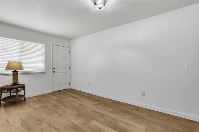 23198 Lone Pine Dr, Auburn, CA 95602