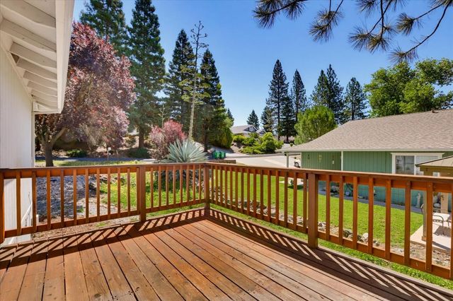 23198 Lone Pine Dr, Auburn, CA 95602