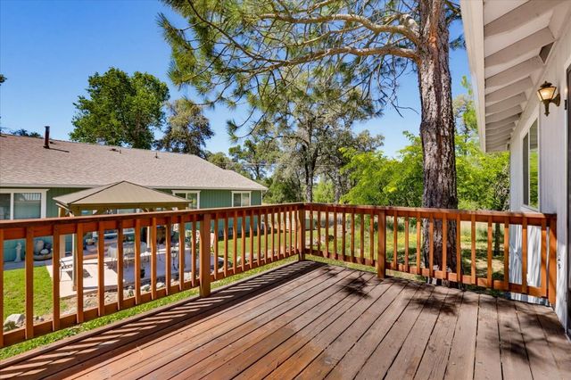 23198 Lone Pine Dr, Auburn, CA 95602