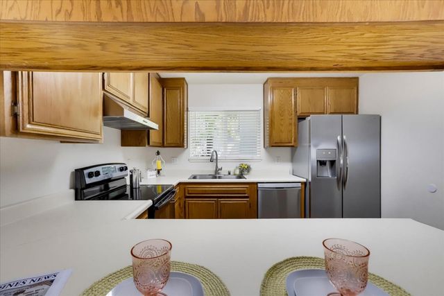 23198 Lone Pine Dr, Auburn, CA 95602