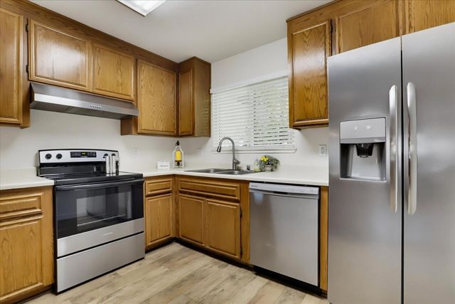23198 Lone Pine Dr, Auburn, CA 95602