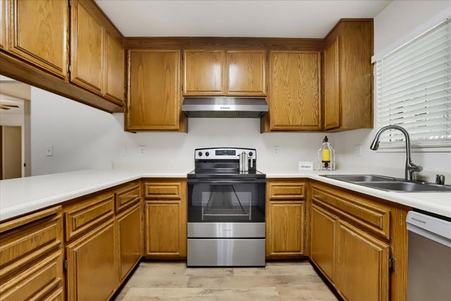 23198 Lone Pine Dr, Auburn, CA 95602
