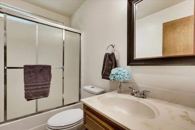 23198 Lone Pine Dr, Auburn, CA 95602